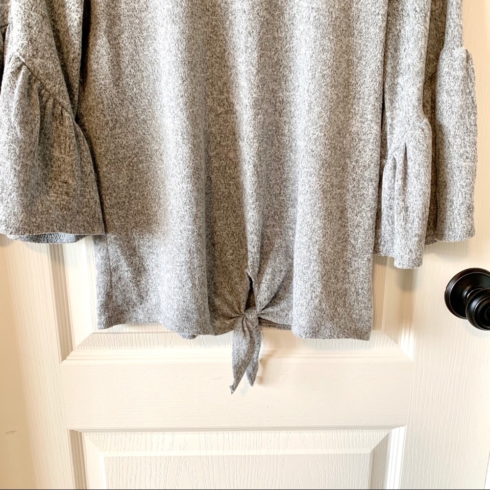 CAUTION TO THE WIND Knot Front Knit Top—SZ. Small - Picture 10 of 11